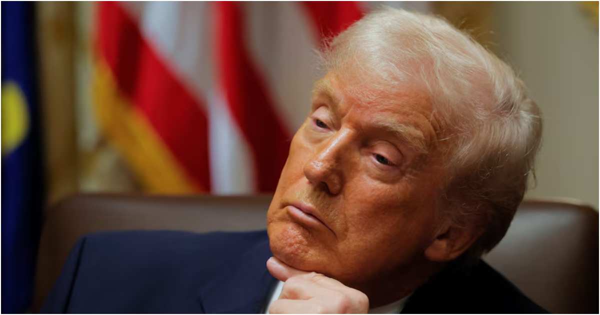 হোয়াইট হাউসে মঙ্গলবার ক্যাবিনেট বৈঠকে প্রেসিডেন্ট ডনাল্ড ট্রাম্প। ছবি: রয়টার্স